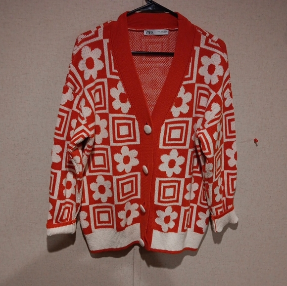 Zara Red and White Floral Patterned Women's Sweater Size S - Picture 2 of 4